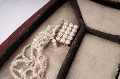 Lot 1073 - An early Victorian pearl fringe necklace