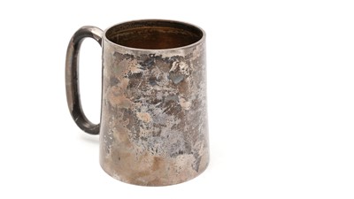 Lot 175 - A George V silver mug of plain tapering form