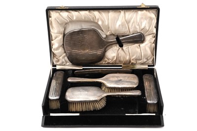 Lot 624 - A George V silver dressing table set