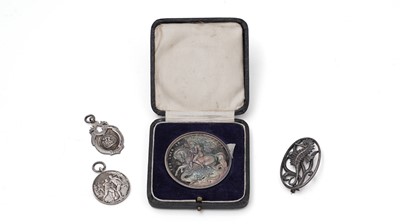 Lot 525 - A selection of silver items