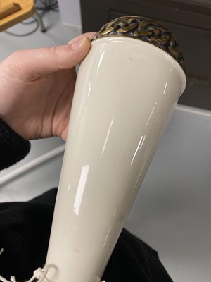 Lot 216 - An early/mid 20th Century Belleek vase
