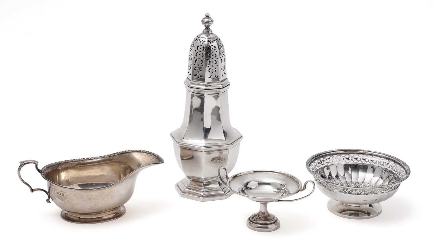 Lot 172 - A selection of silver items