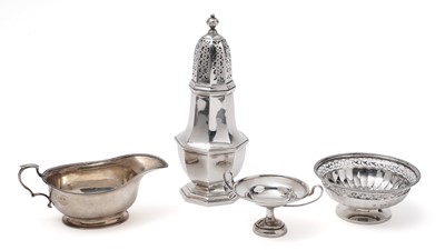 Lot 172 - A selection of silver items