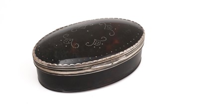 Lot 453 - An early 18th Century mounted tortoiseshell snuff box