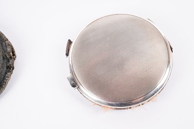Lot 423 - An Art Deco silver powder compact