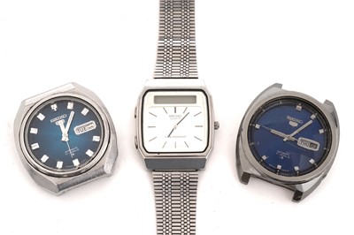 Lot 576 - Two Seiko 5 automatic wristwatches and one quartz