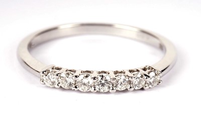 Lot 1245 - A seven stone diamond dress ring