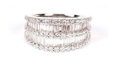 Lot 1258 - A diamond dress ring
