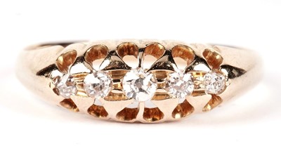 Lot 1265 - An early 20th Century five stone diamond ring