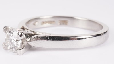 Lot 1270 - A single stone diamond ring