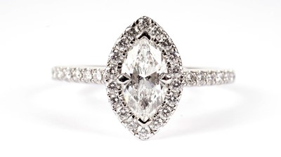 Lot 1278 - A dimaond cluster ring