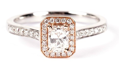 Lot 1280 - A diamond cluster ring