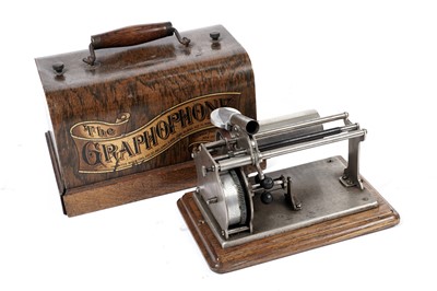 Lot 335 - A Columbia 'Graphophone' phonograph