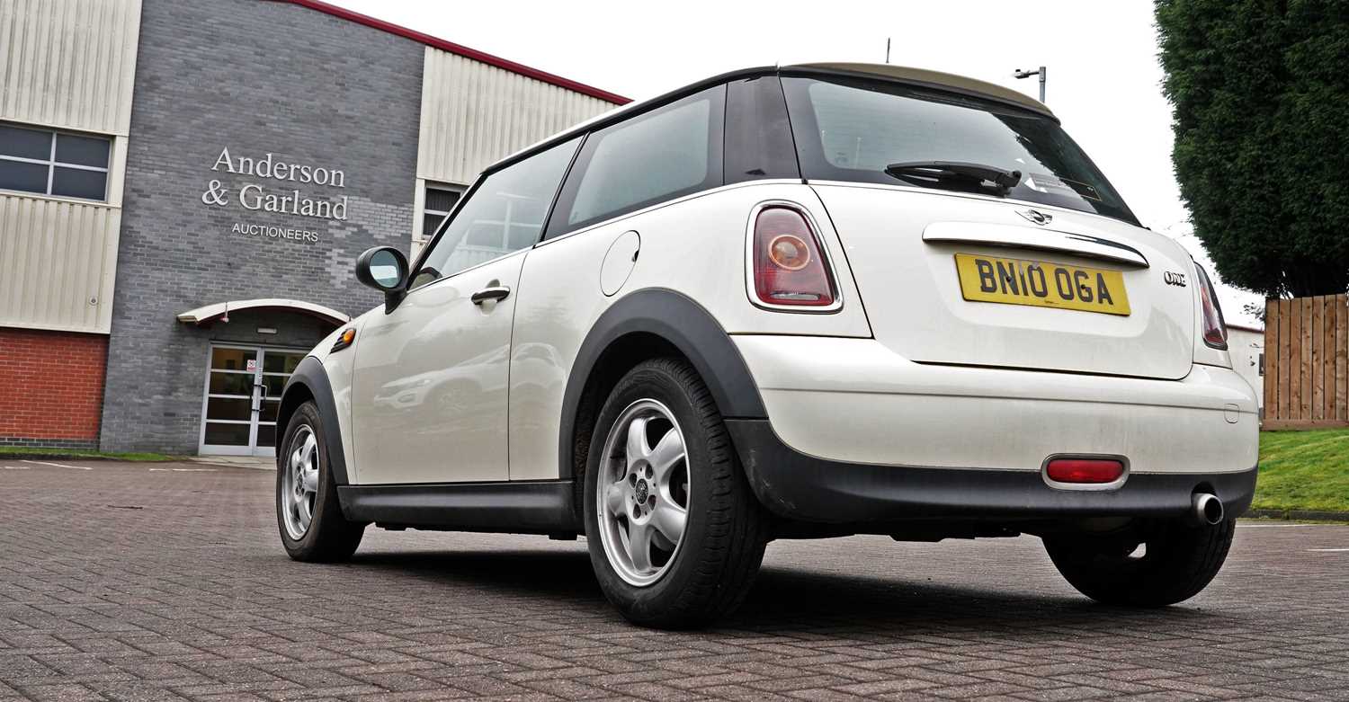 Mini One Lot 320 - A Mini One 3-door hatchback petrol car