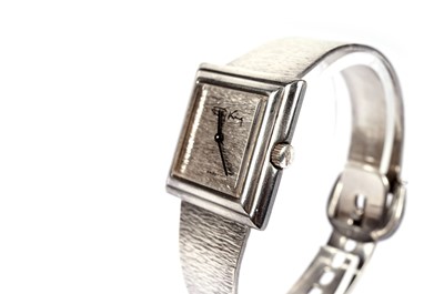Lot 398 - A 1970s Roy King silver wristwatch