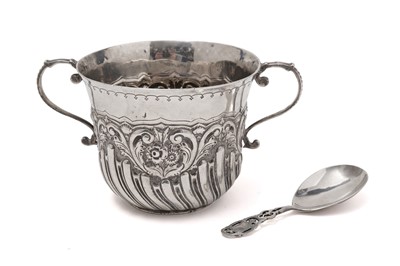 Lot 514 - A silver porringer, by Josiah Williams & Co and a caddy spoon
