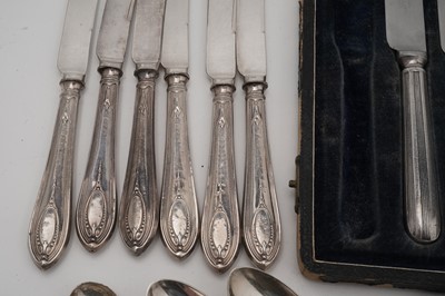 Lot 486 - A selection of silver tea and coffee spoons and other items