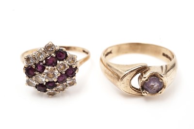 Lot 546 - An amethyst ring and a red and white stone ring