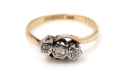 Lot 554 - A three stone diamond ring