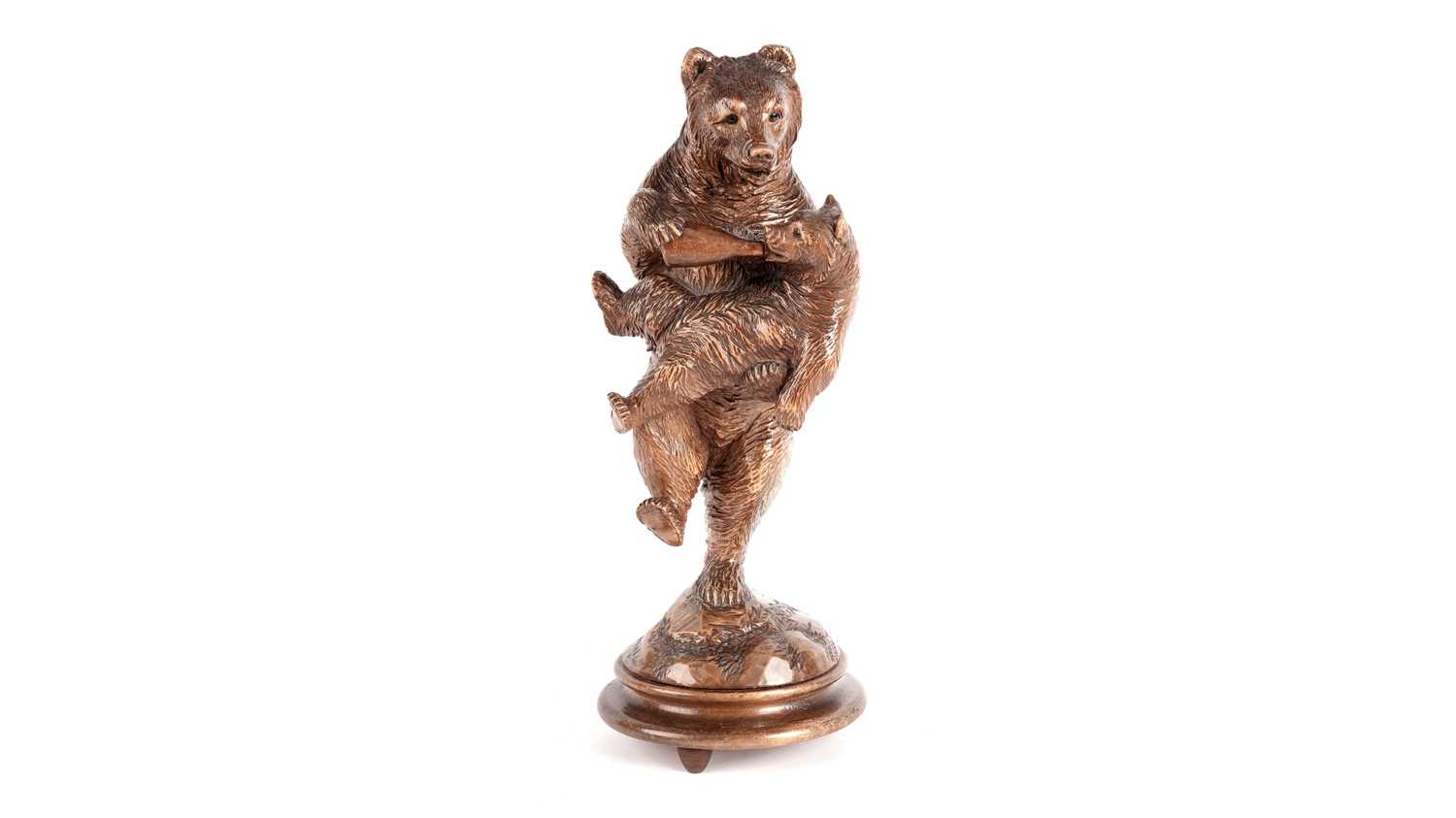 Lot 896 - An early 20th Century carved Black Forest bear figure group