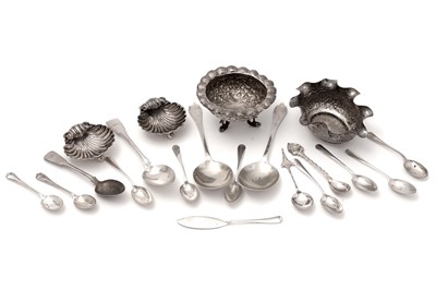 Lot 606 - A selection of silver and plated wares