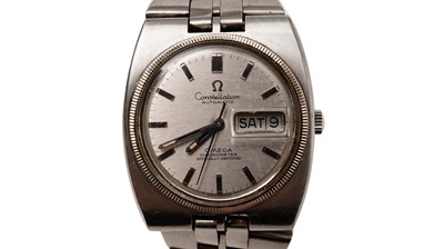 Lot 1020 - Omega Constellation Chronometer: a stainless steel cased automatic wristwatch