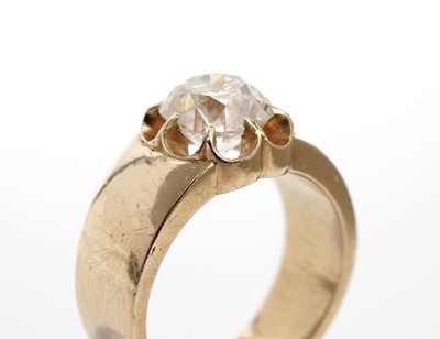 Lot 1310 - A single stone solitaire diamond ring