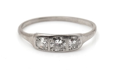 Lot 561 - A three stone diamond ring