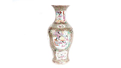 Lot 761 - 19th-century Cantonese vase