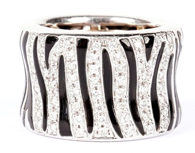 Lot 1119 - Roberto Coin: an 18ct white gold, black enamel and diamond 'Zebra' ring
