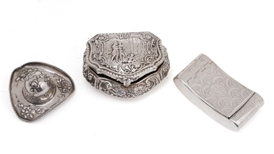 Lot 462 - Three snuff boxes