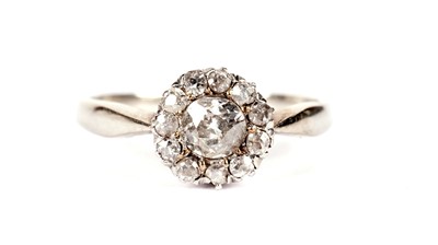 Lot 1140 - A diamond flowerhead cluster dress ring