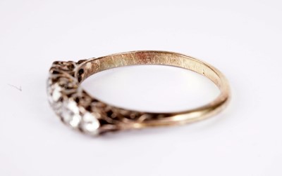 Lot 1147 - A five stone diamond ring