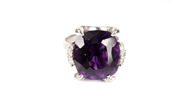 Lot 1111 - An amethyst and diamond ring