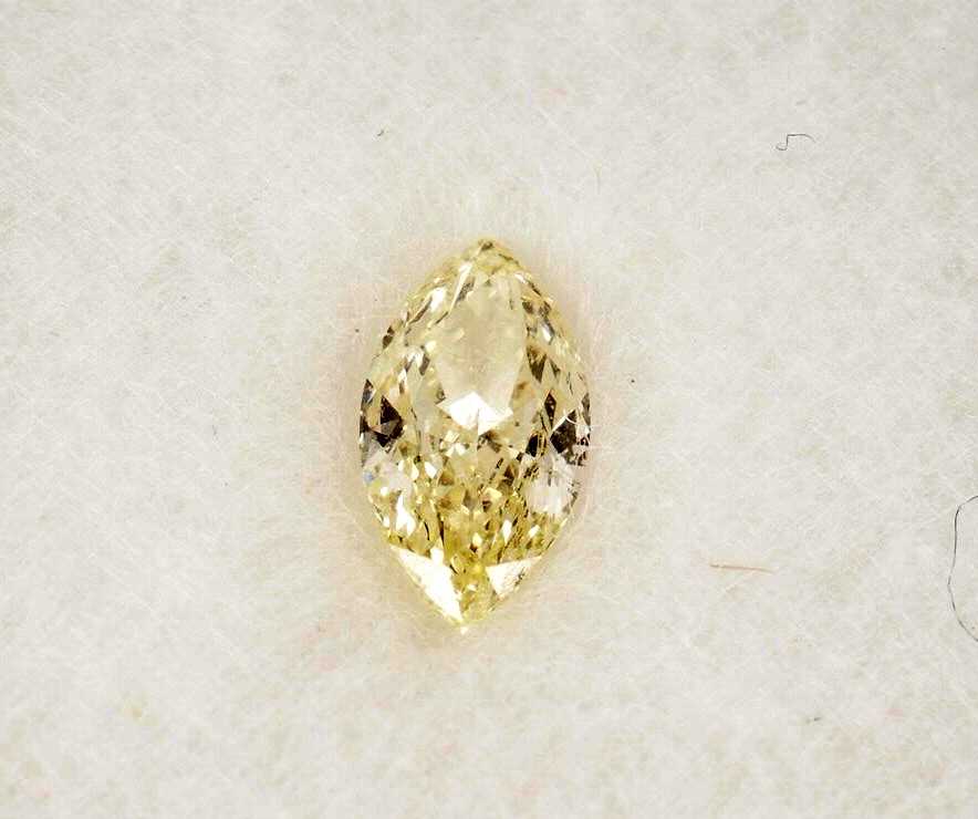 Lot 1114 - A loose marquise-cut diamond