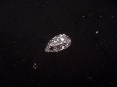 Lot 1115 - A loose pear-cut diamond