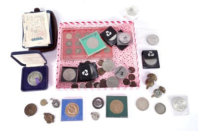 Lot 358 - Coins, military cap badges and other items