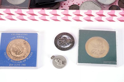 Lot 358 - Coins, military cap badges and other items