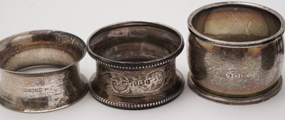 Lot 611 - A selection of silver items
