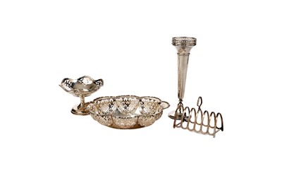 Lot 1325 - A selection of various silver items