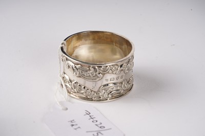 Lot 612 - A selection of silver