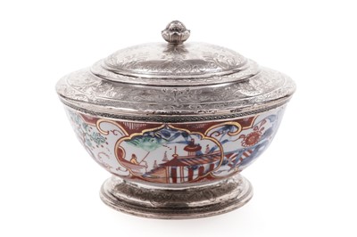 Lot 391 - A Dutch-decorated Chinese export bowl with Belgian silver mounts