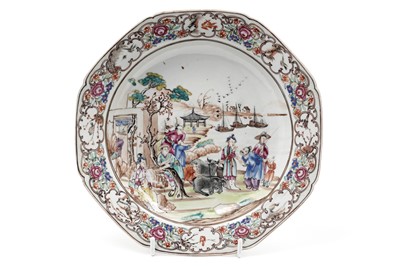 Lot 393 - An 18th Century Chinese Mandarin palette soup plate