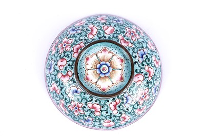 Lot 273 - An early 20th Century Canton enamelled cup cover