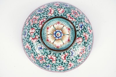 Lot 273 - An early 20th Century Canton enamelled cup cover