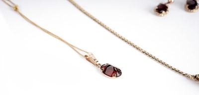 Lot 354 - A garnet necklace, pendant and earrings