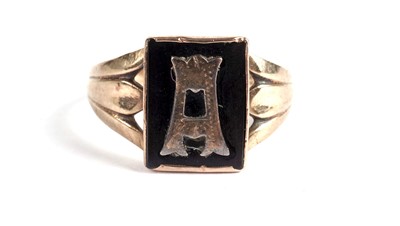 Lot 573 - A Victorian enamel initial ring
