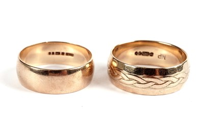 Lot 574 - Two 9ct yellow gold wedding bands