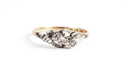 Lot 575 - A diamond trilogy ring