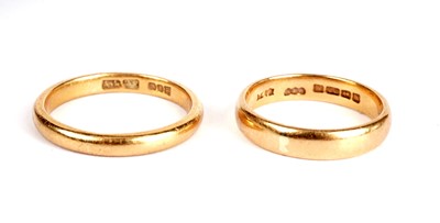 Lot 372 - Two 22ct yellow gold wedding bands